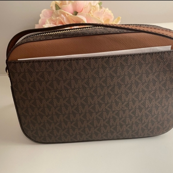 MICHAEL KORS JET SET SIGNATURE CROSSBODY NWT - Picture 5 of 10